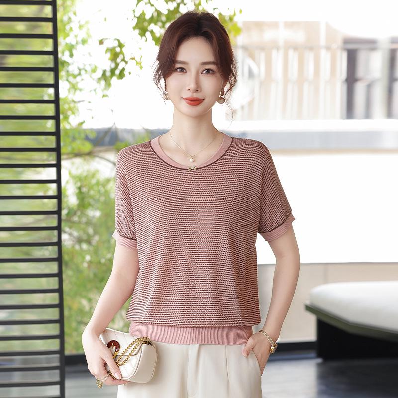 2026 Summer Ice Silk T-shirt for Women - Slim Knit Top for Middle-aged & Elderly, Short-sleeved Blouse 120 розовый
2026 Summer Ice Silk T-shirt for Women - Slim Knit Top for Middle-aged & Elderly, Short-sleeved Blouse 120 розовый