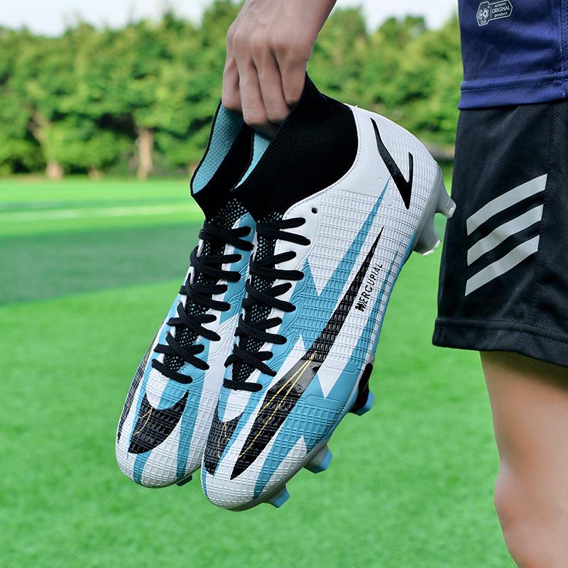 New football shoes, boys high-top long nails, young and middle school students competition training shoes, large size. 35
New football shoes, boys high-top long nails, young and middle school students competition training shoes, large size. 35