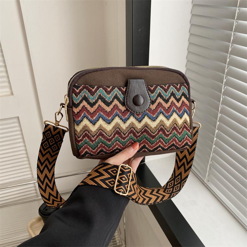 Ethnic Style Casual Women s Bag 2024 New Fashion Simple Large Capacity Retro Single Shoulder Diagonal Wide Shoulder Strap Small Square Bag Black хакі
Ethnic Style Casual Women s Bag 2024 New Fashion Simple Large Capacity Retro Single Shoulder Diagonal Wide Shoulder Strap Small Square Bag Black хакі