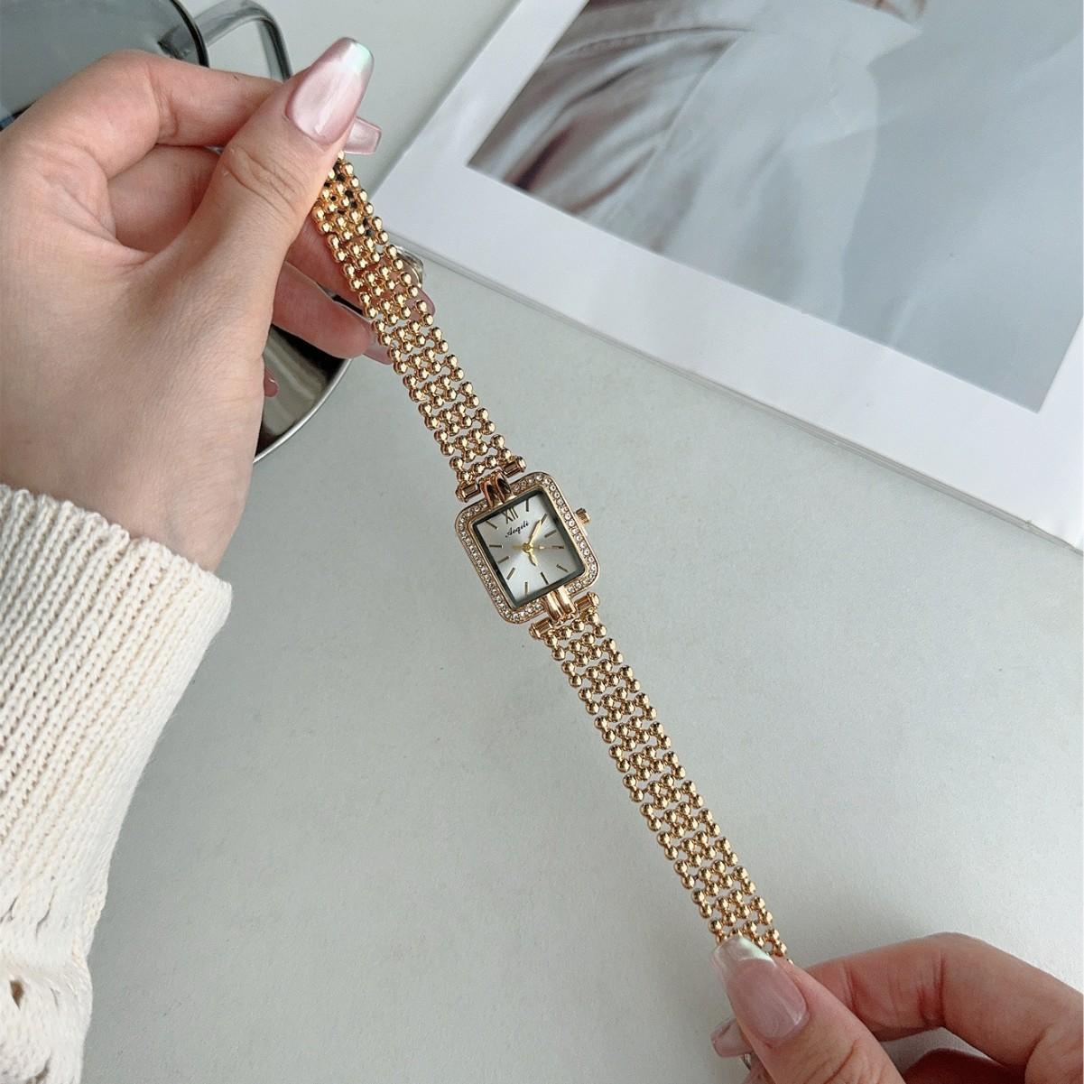 Средневековые часы Кварцевый браслет Женские Темпераментные Квадратные Женские Часы Стальной Ремешок
Средневековые часы Кварцевый браслет Женские Темпераментные Квадратные Женские Часы Стальной Ремешок