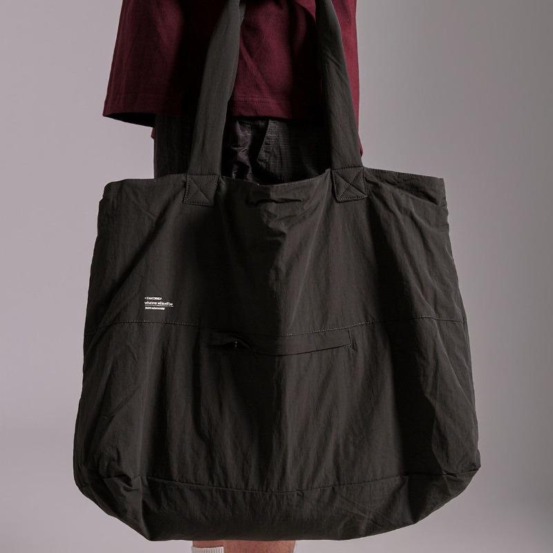 1pcs Simple Handbag Waterproof Lightweight Large Capacity Shoulder Bag Portable Handheld Commuter Bag for Daily Use Work 33x53cm чорний
1pcs Simple Handbag Waterproof Lightweight Large Capacity Shoulder Bag Portable Handheld Commuter Bag for Daily Use Work 33x53cm чорний
