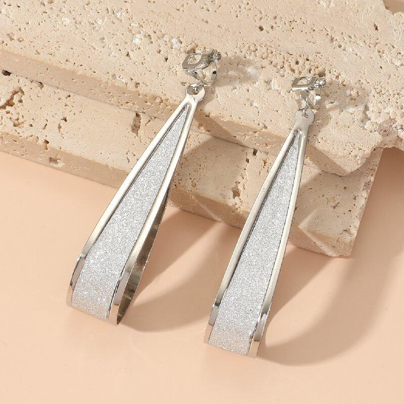 Teardrop Clip On Earrings for Women Large Statement Drop Earrings Non-Piercing Edgy Versatile European Style Jewelry серебряный
Teardrop Clip On Earrings for Women Large Statement Drop Earrings Non-Piercing Edgy Versatile European Style Jewelry серебряный
