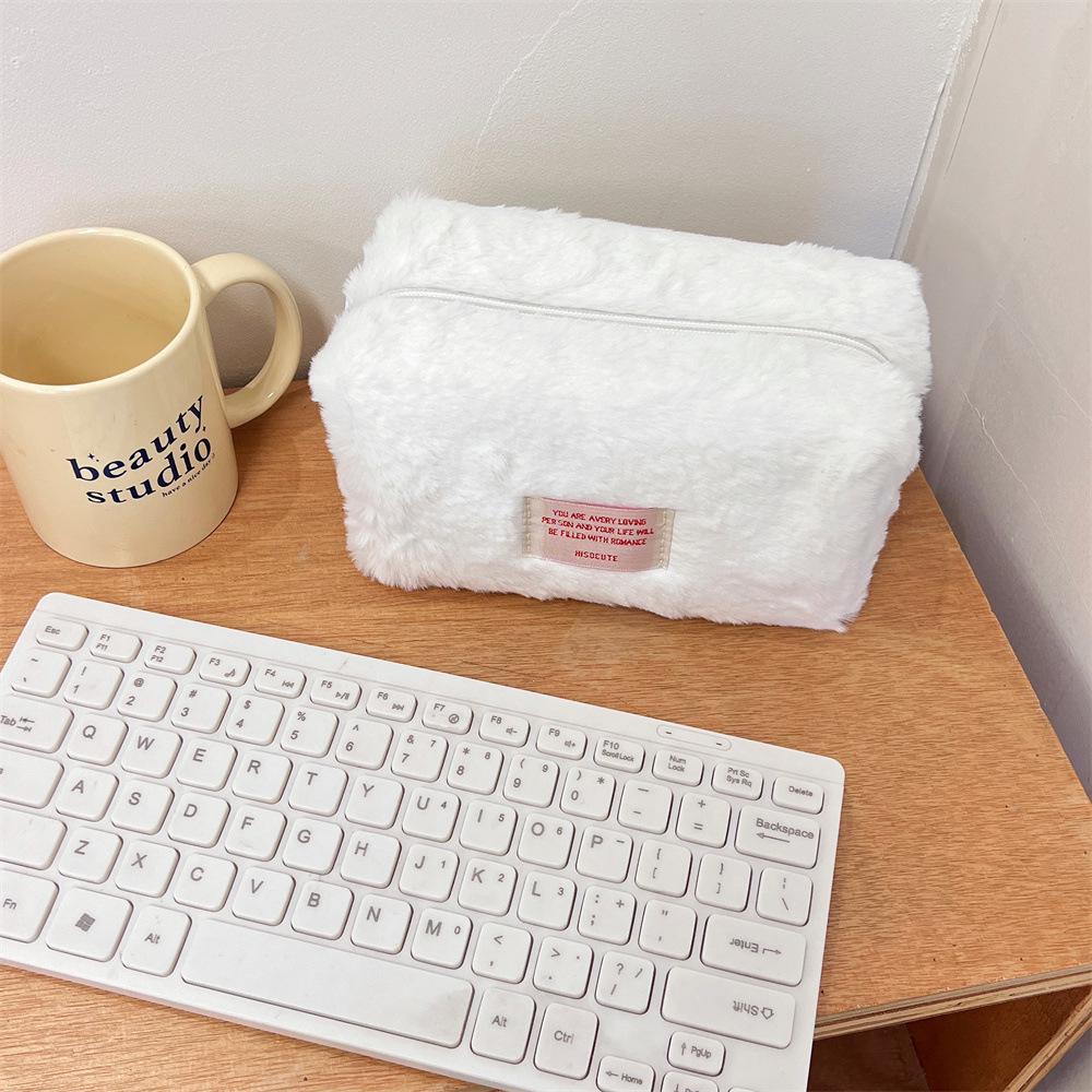 Плюшевая косметичка в корейском стиле — большая, портативная, простая конструкция для средств по уходу за кожей и туалетных принадлежностей белый
Плюшевая косметичка в корейском стиле — большая, портативная, простая конструкция для средств по уходу за кожей и туалетных принадлежностей белый