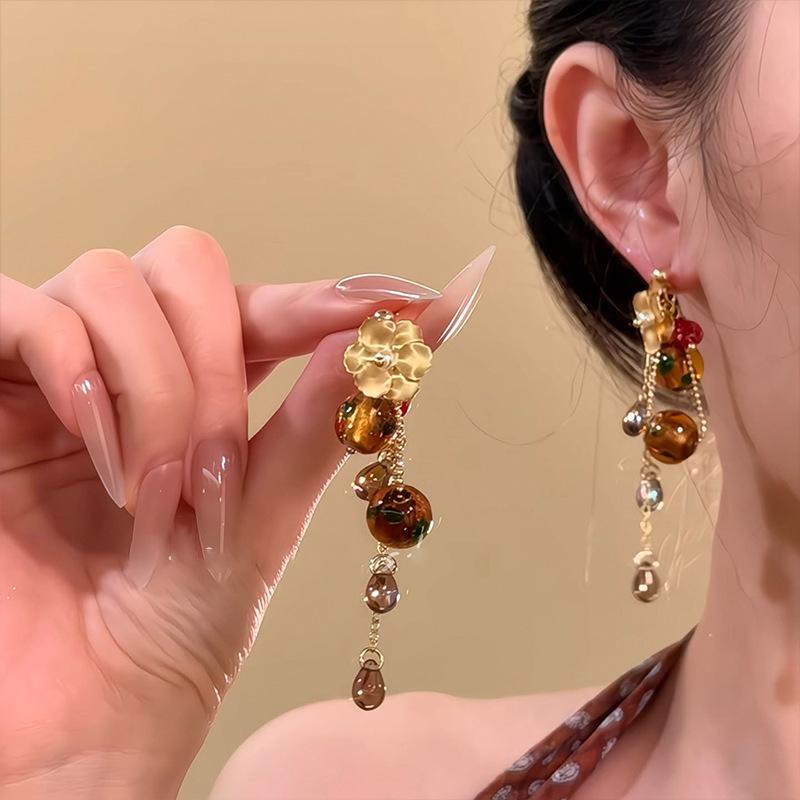 Модные серьги-подвески для женщин золотой
Модные серьги-подвески для женщин золотой