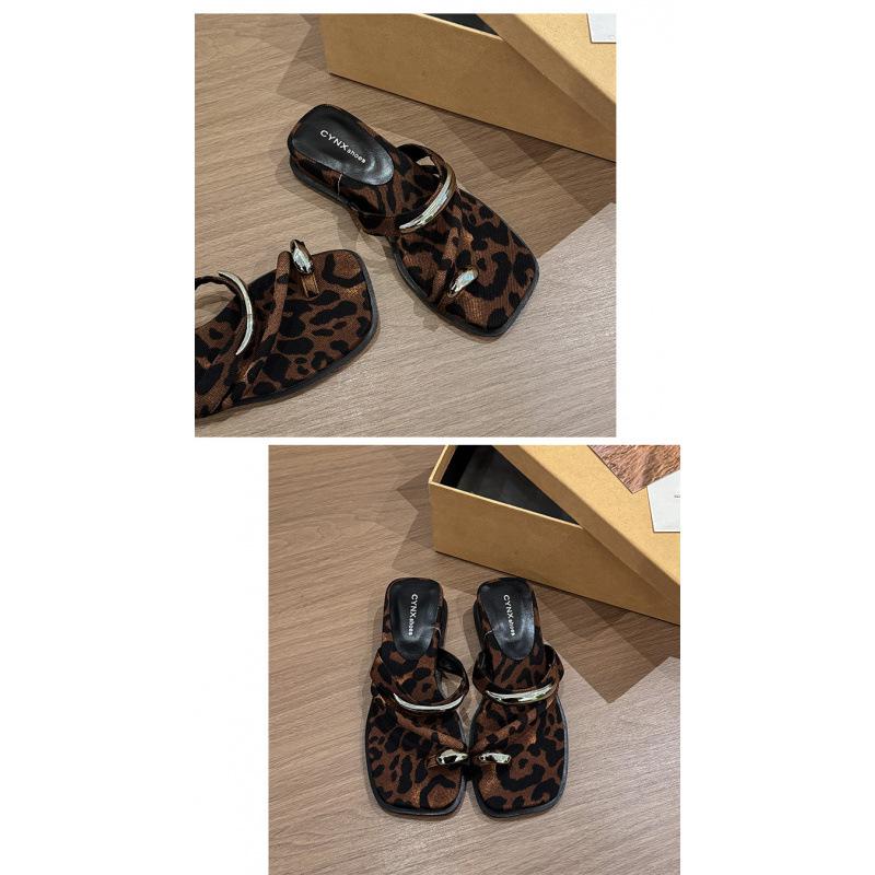 Beautiful slope heel metal buckle cover toe cool slippers women s summer wear 2025 new seaside vacation fairy style slippers 40 цветной печати леопарда
Beautiful slope heel metal buckle cover toe cool slippers women s summer wear 2025 new seaside vacation fairy style slippers 40 цветной печати леопарда