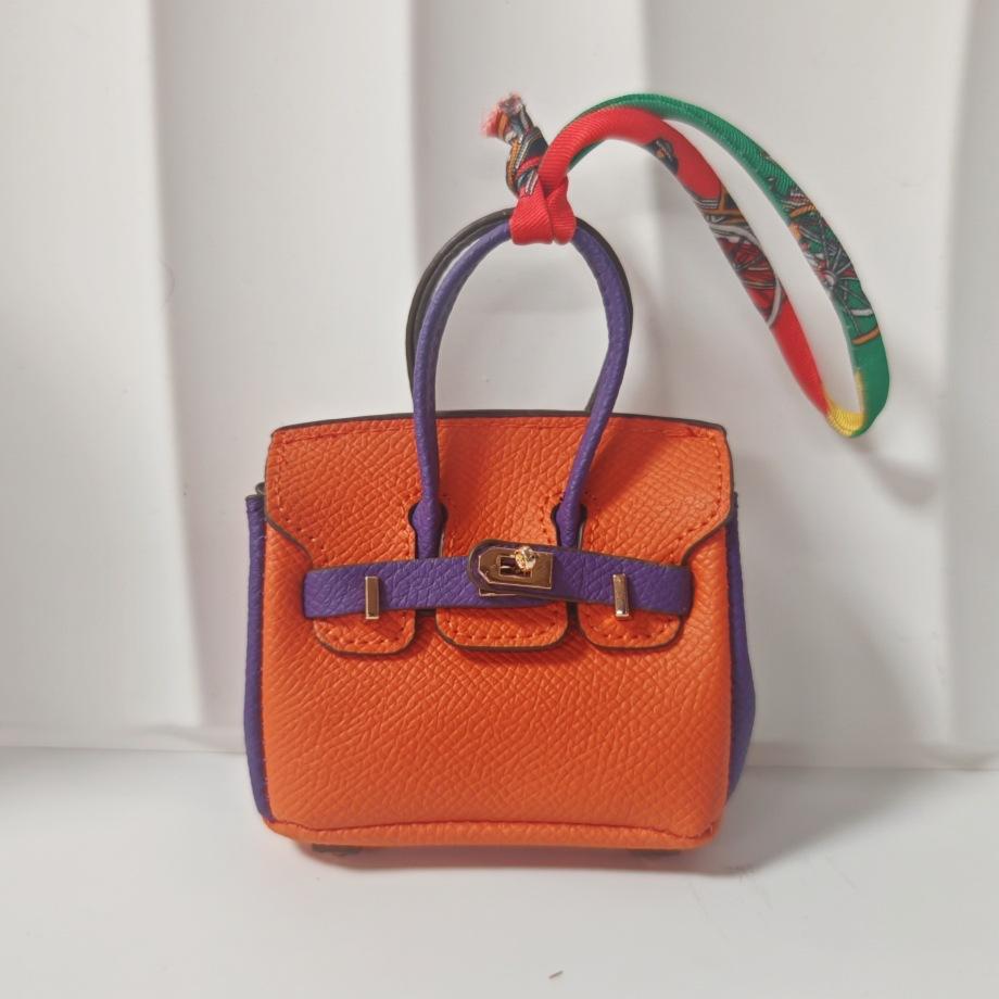 Shidai Xinyu Mini Cowhide Bag High-Grade Canvas Color Bag Accessory Coin Purse Earphone Bag Hanging Decoration Car Key Chain 9.5x3.5x10cm
Shidai Xinyu Mini Cowhide Bag High-Grade Canvas Color Bag Accessory Coin Purse Earphone Bag Hanging Decoration Car Key Chain 9.5x3.5x10cm