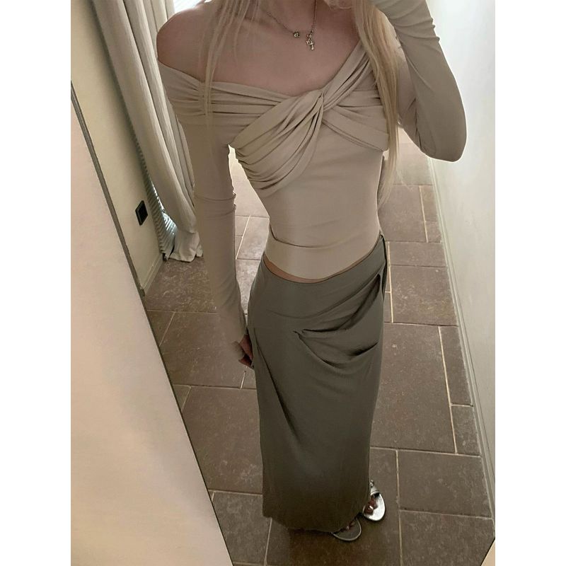 Rase Le Sol Gentle Praise Twisted One-Shoulder Top with a Cinched Waist, Short Long-Sleeve T-Shirt Apricot Top One size
Rase Le Sol Gentle Praise Twisted One-Shoulder Top with a Cinched Waist, Short Long-Sleeve T-Shirt Apricot Top One size