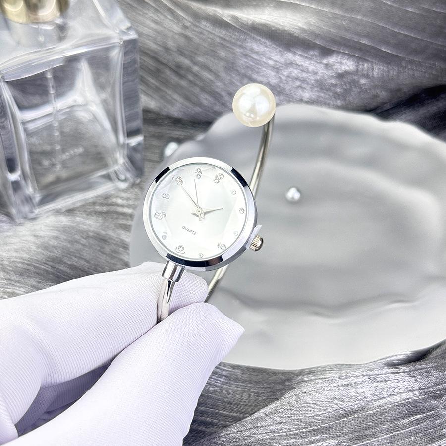 Minimalist Women Pearl Bracelet Watch Rhinestone Small Dial Quartz Wristwatch Luxury Design Elegant Ladies Clock Gifts срібний
Minimalist Women Pearl Bracelet Watch Rhinestone Small Dial Quartz Wristwatch Luxury Design Elegant Ladies Clock Gifts срібний