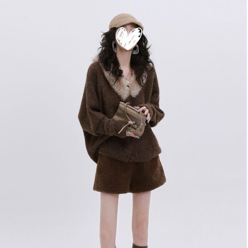 Plalindrome European and American Cross-Border Lazy Style Knitted Cardigan for Women, New Autumn and Winter Style, Elegant and Loose with Fur Collar Coffee Color One Size Fits All
Plalindrome European and American Cross-Border Lazy Style Knitted Cardigan for Women, New Autumn and Winter Style, Elegant and Loose with Fur Collar Coffee Color One Size Fits All