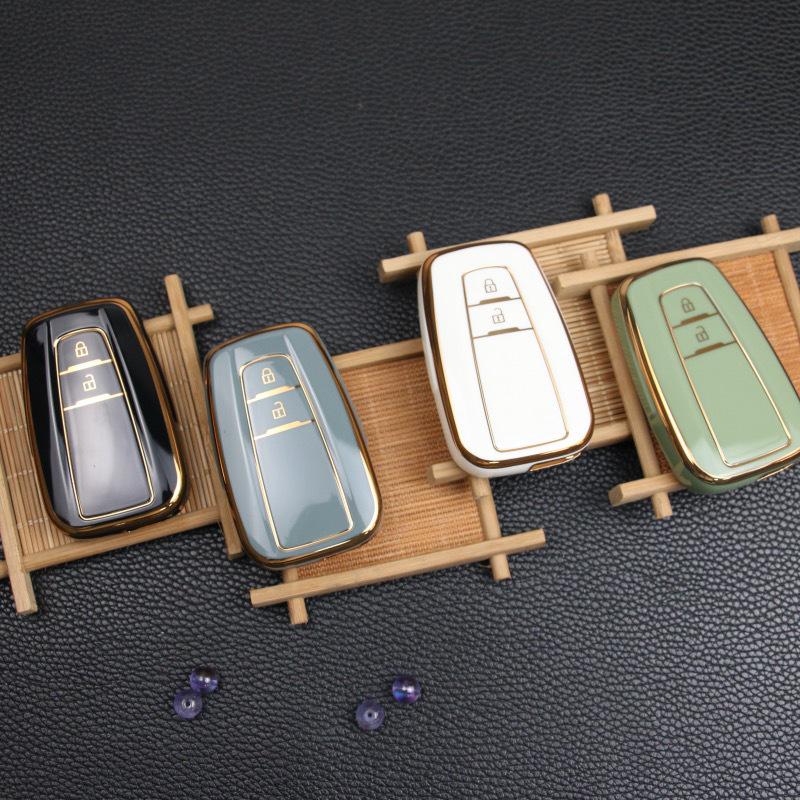 Защитный чехол для ключа автомобиля с золотой окантовкой и брелоком в виде кольца с бриллиантами для Toyota Corolla Red
Защитный чехол для ключа автомобиля с золотой окантовкой и брелоком в виде кольца с бриллиантами для Toyota Corolla Red