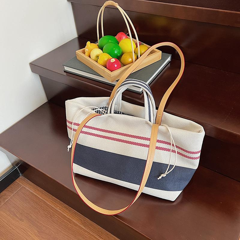 2025 new summer Sen Meng striped beach bag women s bag fashion casual portable shoulder bag large capacity tote bag 40*14*21
2025 new summer Sen Meng striped beach bag women s bag fashion casual portable shoulder bag large capacity tote bag 40*14*21