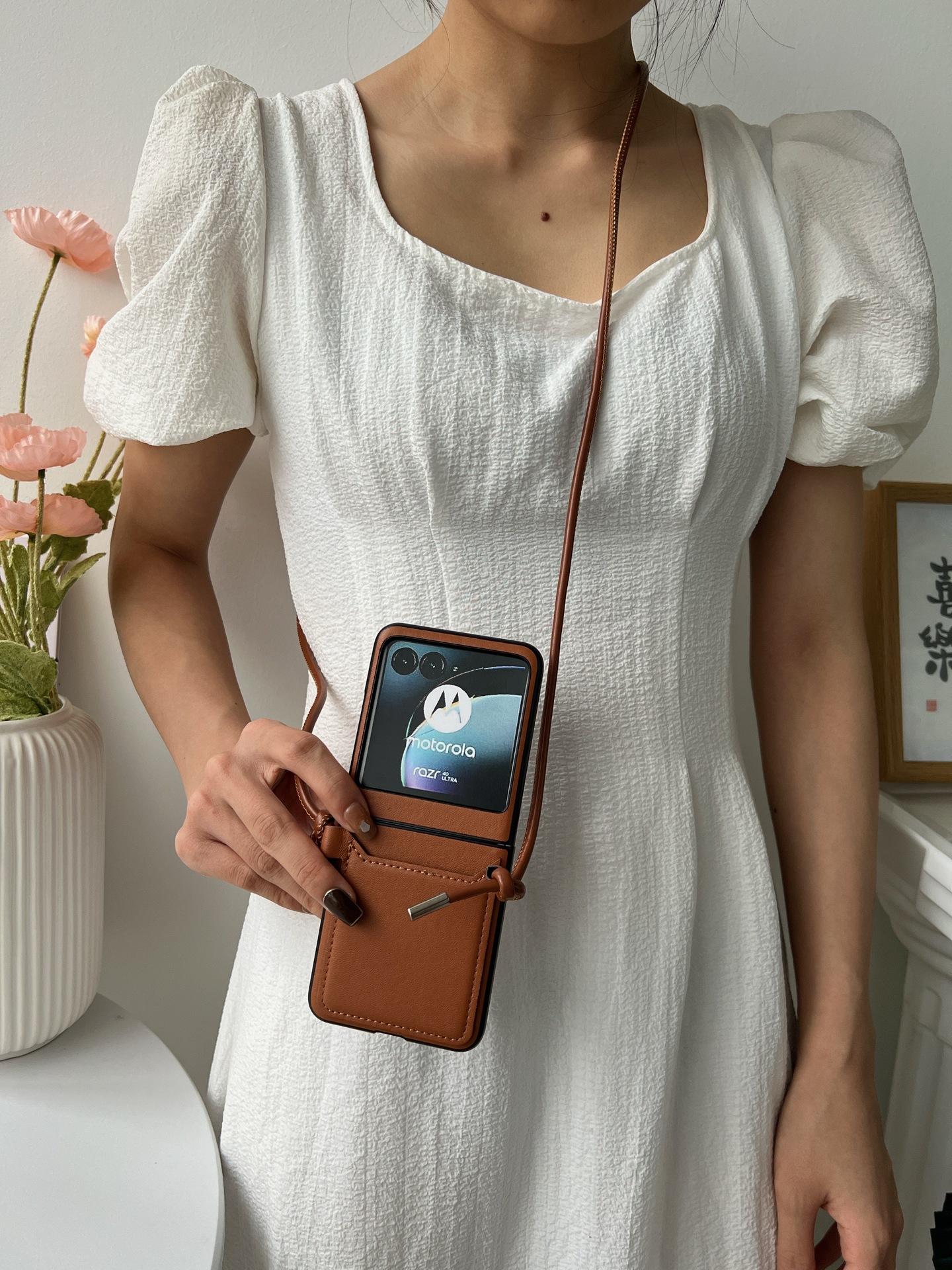 Подходит для складного экрана Galaxy ZFlip5, защитный чехол Zflip3/4 с плечевым ремнем и вставкой для карт для предотвращения падения MOTO40 бездна
Подходит для складного экрана Galaxy ZFlip5, защитный чехол Zflip3/4 с плечевым ремнем и вставкой для карт для предотвращения падения MOTO40 бездна