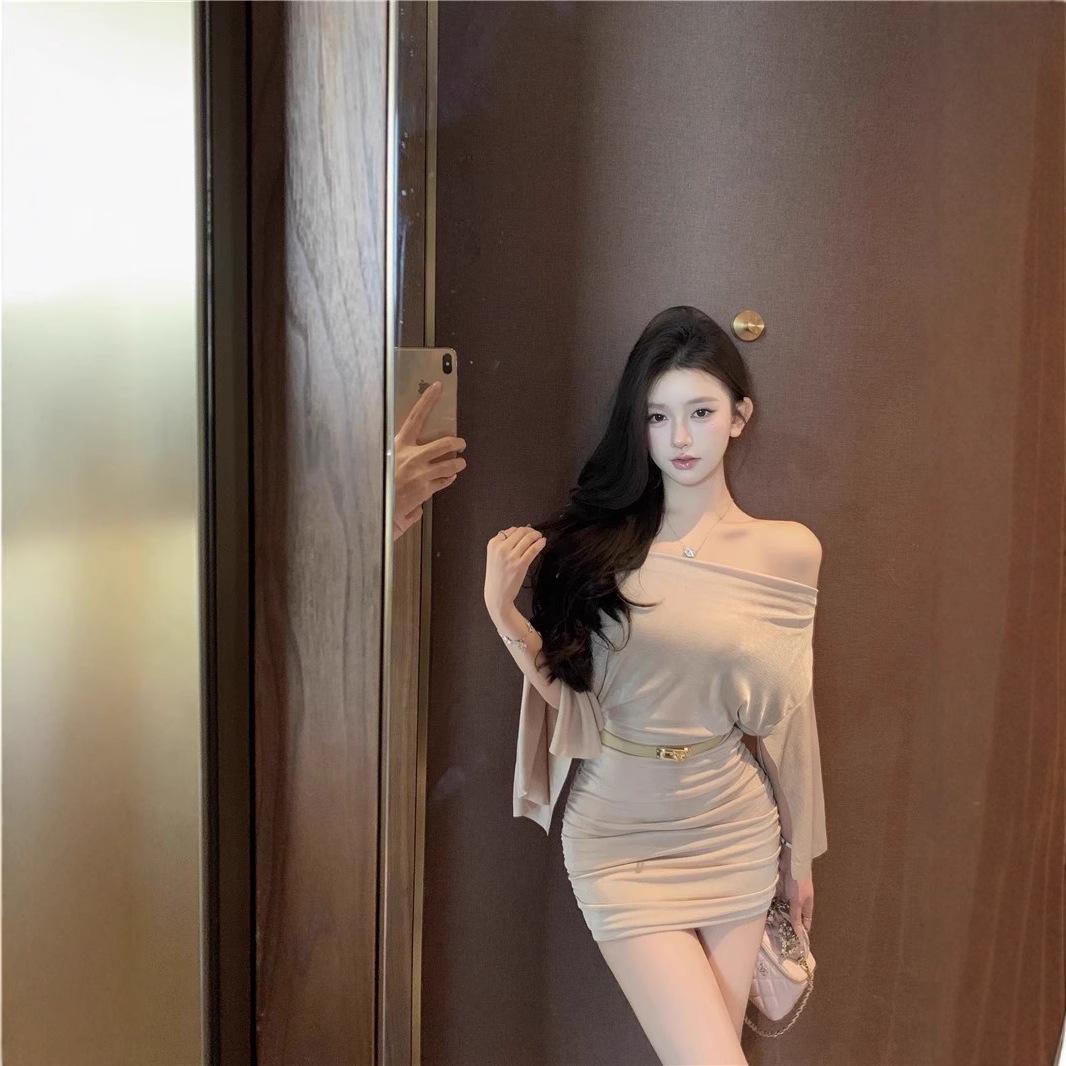 Autumn Slimming Off-Shoulder Long-Sleeve Mini Dress – Women s Pleated, Backless, Waist-Hugging Style XL
Autumn Slimming Off-Shoulder Long-Sleeve Mini Dress – Women s Pleated, Backless, Waist-Hugging Style XL