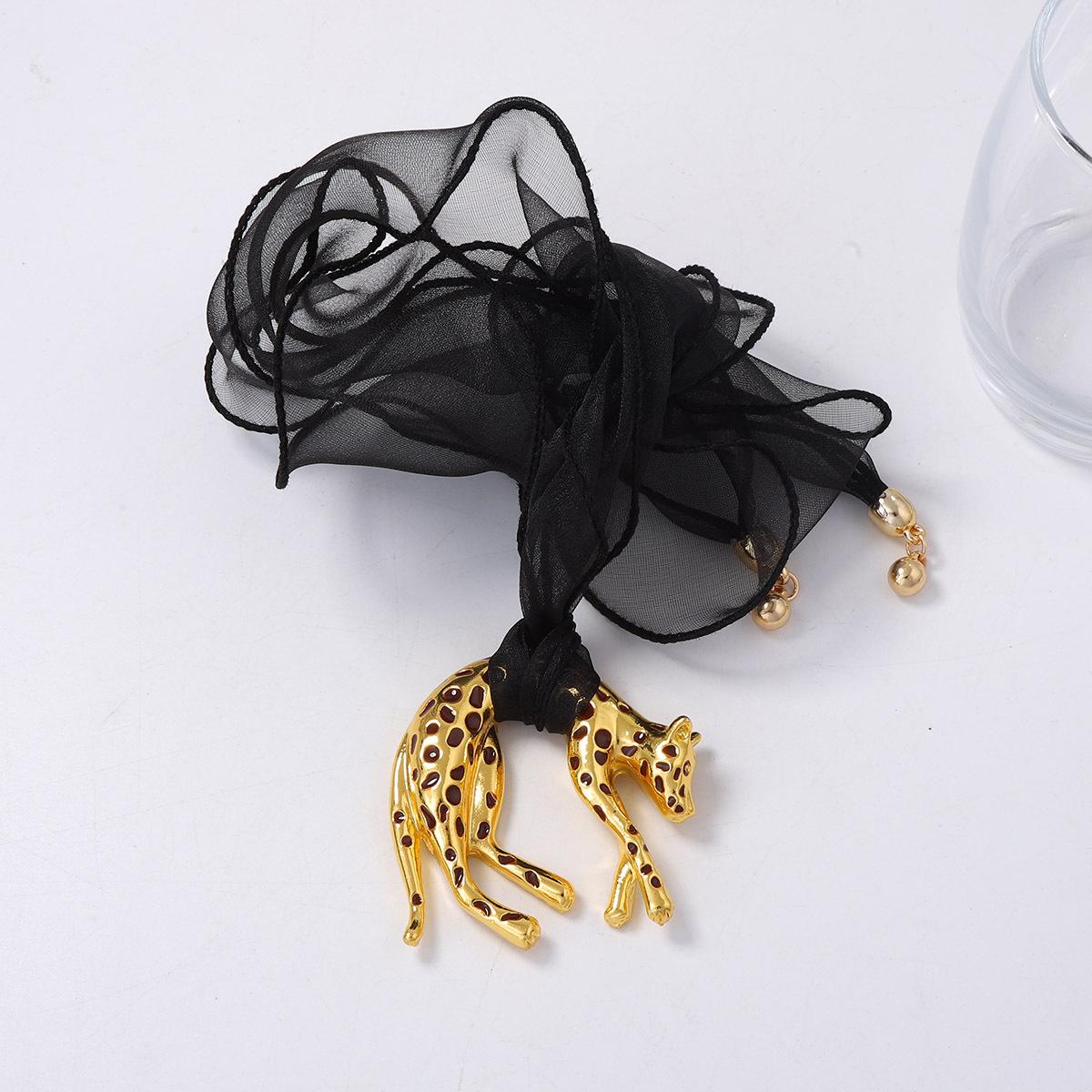 DIGADAGU Metal Money Leopard Animal Pendant Necklace New Simple Vintage Sweater Chain Women Party Zircon Accessories
DIGADAGU Metal Money Leopard Animal Pendant Necklace New Simple Vintage Sweater Chain Women Party Zircon Accessories