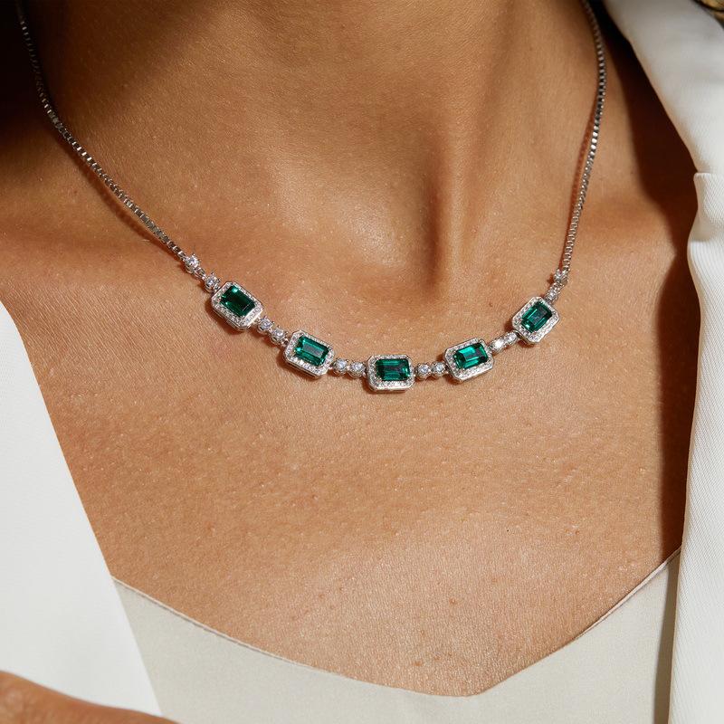 Women s S925 Silver Choker with Cultivated Emerald and Colored Gemstones, European Luxury Retro Style 925 Silver (Chain Length 600mm)
Women s S925 Silver Choker with Cultivated Emerald and Colored Gemstones, European Luxury Retro Style 925 Silver (Chain Length 600mm)