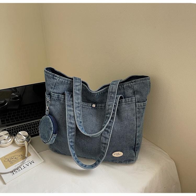 Stylish and simple denim shoulder women s bag 2025 new retro tote bag fashionable and popular large-capacity messenger bag синий
Stylish and simple denim shoulder women s bag 2025 new retro tote bag fashionable and popular large-capacity messenger bag синий