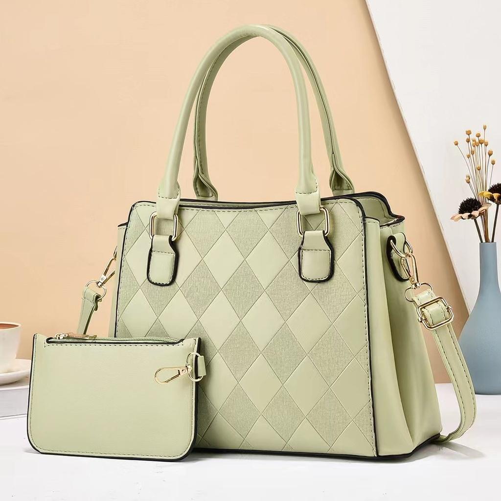 Modern And Spacious Handbag For Women With Soft Texture And Unique Chain Elements For Daily Style зелений
Modern And Spacious Handbag For Women With Soft Texture And Unique Chain Elements For Daily Style зелений