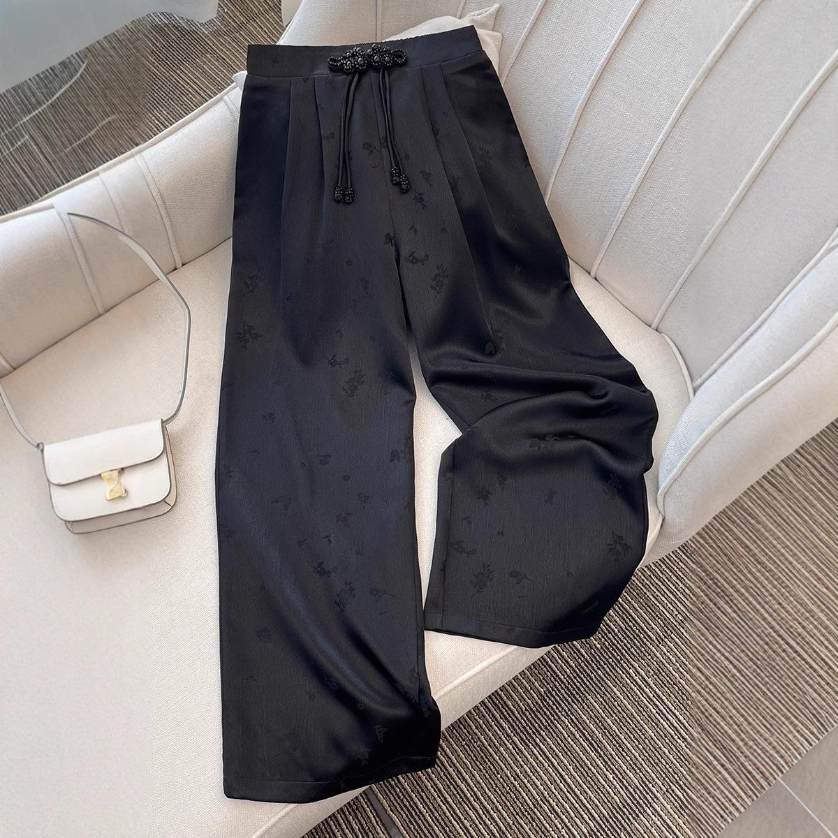 Chinese-Style Frog Button Draping Wide Leg Satin Jacquard Pants - Spring/Summer 2025 Collection L чорний
Chinese-Style Frog Button Draping Wide Leg Satin Jacquard Pants - Spring/Summer 2025 Collection L чорний