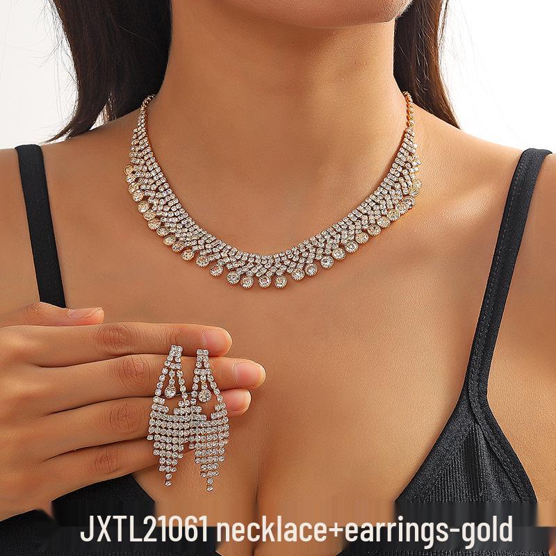 Европейский и американский набор ожерелья и серег со стразами - Элегантные вечерние украшения с когтевой цепочкой
Европейский и американский набор ожерелья и серег со стразами - Элегантные вечерние украшения с когтевой цепочкой
