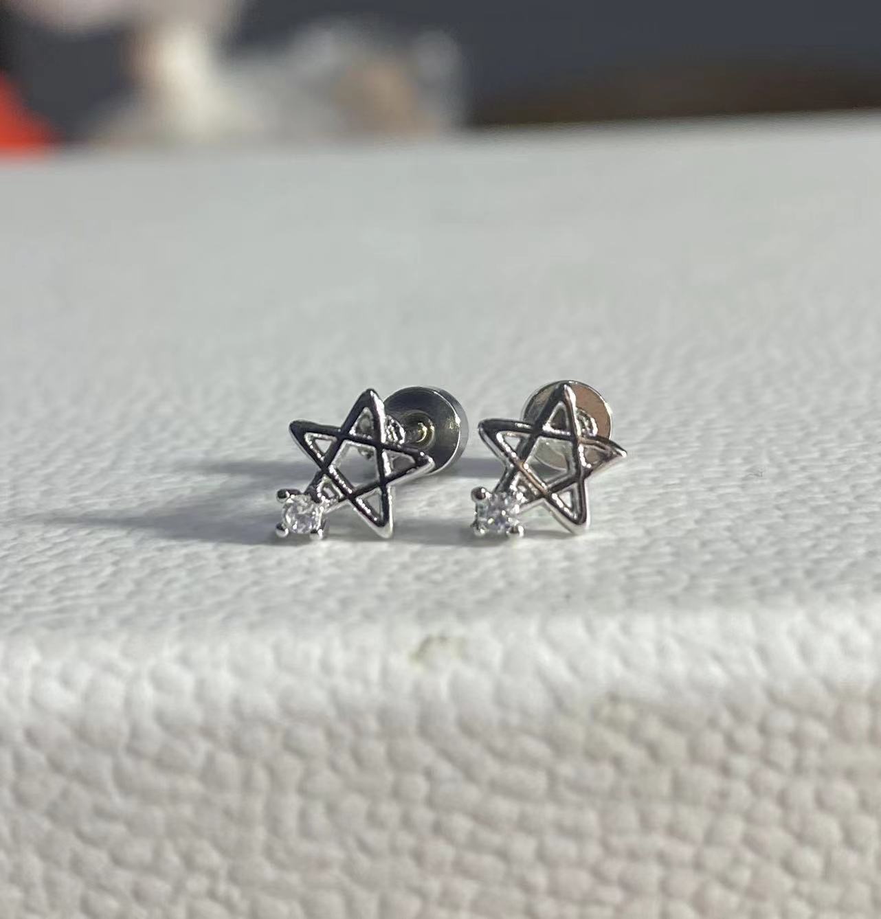 Pentagram zircon earrings female titanium steel ear hole earrings screw buckle free of removal cochlear earrings
Pentagram zircon earrings female titanium steel ear hole earrings screw buckle free of removal cochlear earrings