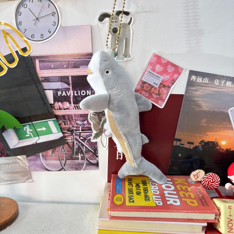 Милый мультяшный плюшевый брелок в виде серой акулы, прекрасная мягкая игрушка, брелок для ключей, подвеска для сумки, держатель для ключей от машины, подвесное украшение, прекрасные подарки 1pcs
Милый мультяшный плюшевый брелок в виде серой акулы, прекрасная мягкая игрушка, брелок для ключей, подвеска для сумки, держатель для ключей от машины, подвесное украшение, прекрасные подарки 1pcs