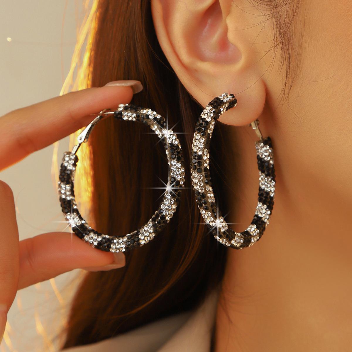 Розкішні сережки-кільця зі стразами: Простий, Модний та Екстравагантний Дизайн для Жінок 6cm Tassel
Розкішні сережки-кільця зі стразами: Простий, Модний та Екстравагантний Дизайн для Жінок 6cm Tassel