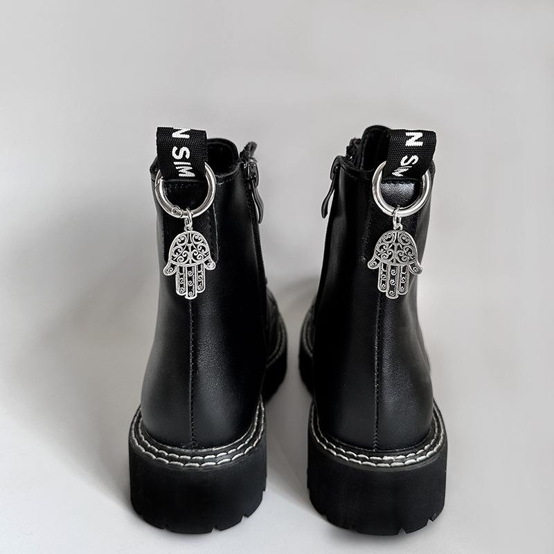 2pcs Retro Openwork Palm Shoe Buckle Removable Metal Shoe Pendant Boots Heel Decoration Women Party Jewelry Shoes Accessories
2pcs Retro Openwork Palm Shoe Buckle Removable Metal Shoe Pendant Boots Heel Decoration Women Party Jewelry Shoes Accessories