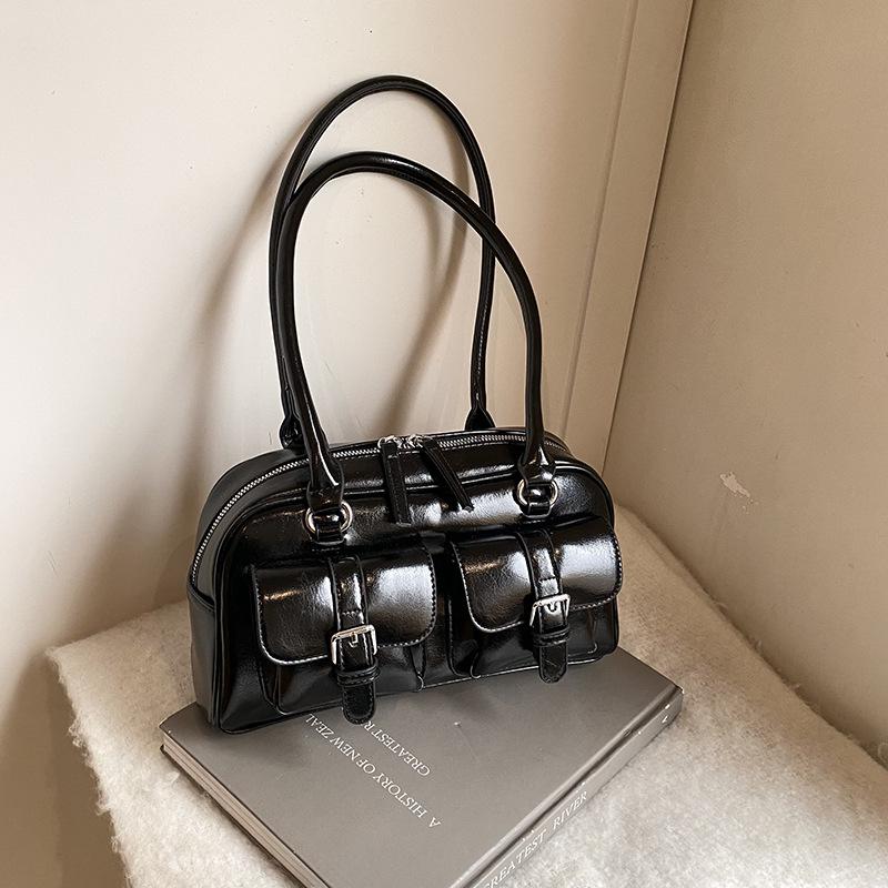 Сумка-подмышка в стиле ретро-боулинг с каблуком-ручкой для женщин, новая осенне-зимняя мода, универсальная повседневная сумка через плечо для работы и поездок
Сумка-подмышка в стиле ретро-боулинг с каблуком-ручкой для женщин, новая осенне-зимняя мода, универсальная повседневная сумка через плечо для работы и поездок