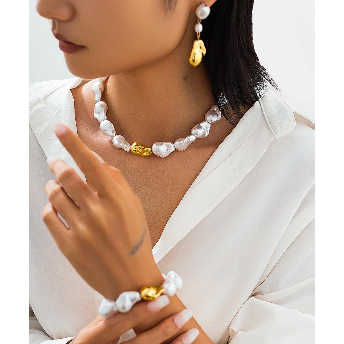 Французский ретро-комплект украшений из искусственного жемчуга, свадебные аксессуары для помолвки, подарок на вечеринку, простое ожерелье, серьги, браслет, женские комплекты
Французский ретро-комплект украшений из искусственного жемчуга, свадебные аксессуары для помолвки, подарок на вечеринку, простое ожерелье, серьги, браслет, женские комплекты