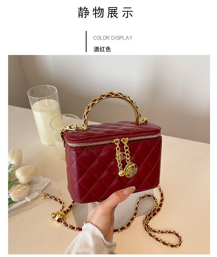 Літня портативна сумка-коробка 2025 нова сумка на ланцюжку з діамантами жіноча модна універсальна сумка-месенджер бордовий
Літня портативна сумка-коробка 2025 нова сумка на ланцюжку з діамантами жіноча модна універсальна сумка-месенджер бордовий