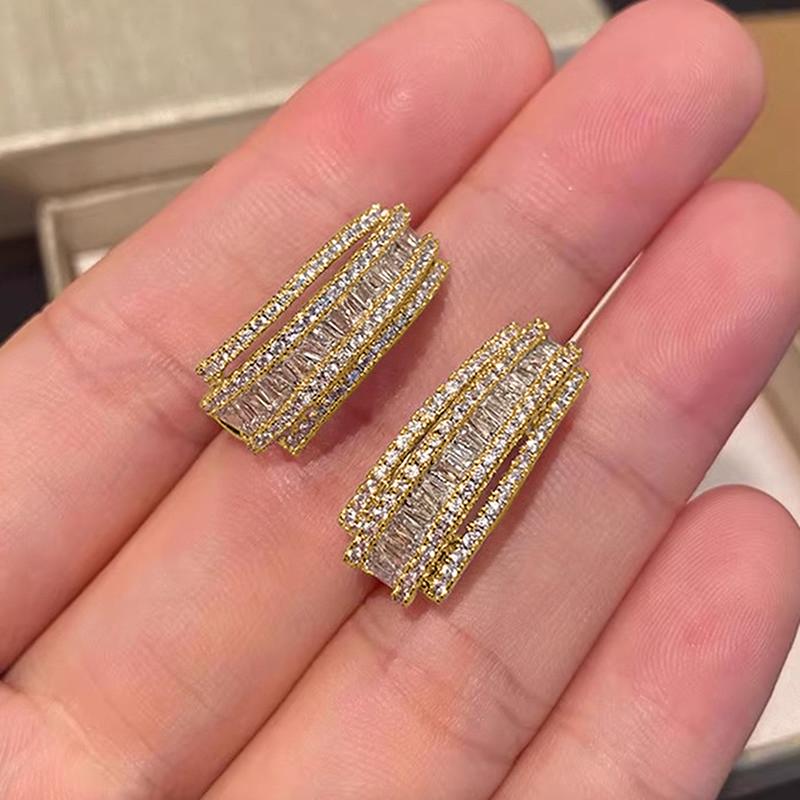 Huitan Trendy Women s Hoop Earrings Sparkling Crystal Cubic Zirconia Luxury Female Earrings New Wedding Party Fashion Zircon
Huitan Trendy Women s Hoop Earrings Sparkling Crystal Cubic Zirconia Luxury Female Earrings New Wedding Party Fashion Zircon