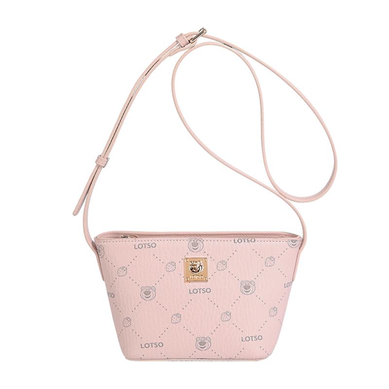 New Disney Strawberry Bear Series PVC Shoulder Bag Regular Women s Multicolor BMK-72760 22.5*9.5*13CM
New Disney Strawberry Bear Series PVC Shoulder Bag Regular Women s Multicolor BMK-72760 22.5*9.5*13CM