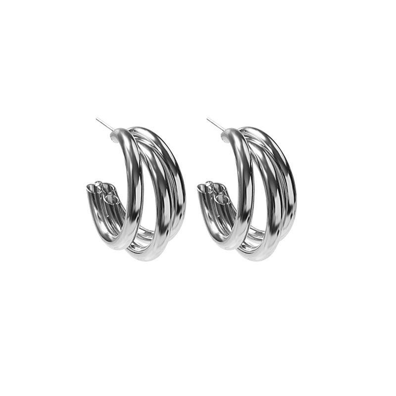 Серьги из серебра 925 пробы с многослойным матовым металлом в форме буквы С
Серьги из серебра 925 пробы с многослойным матовым металлом в форме буквы С
