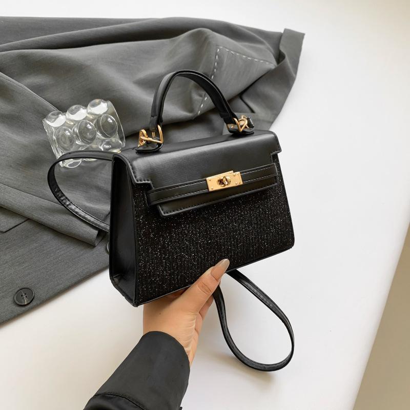 2024 летняя новая простая повседневная портативная сумка через плечо в иностранном стиле маленькая квадратная сумка модная повседневная маленькая квадратная сумка женская чёрный
2024 летняя новая простая повседневная портативная сумка через плечо в иностранном стиле маленькая квадратная сумка модная повседневная маленькая квадратная сумка женская чёрный