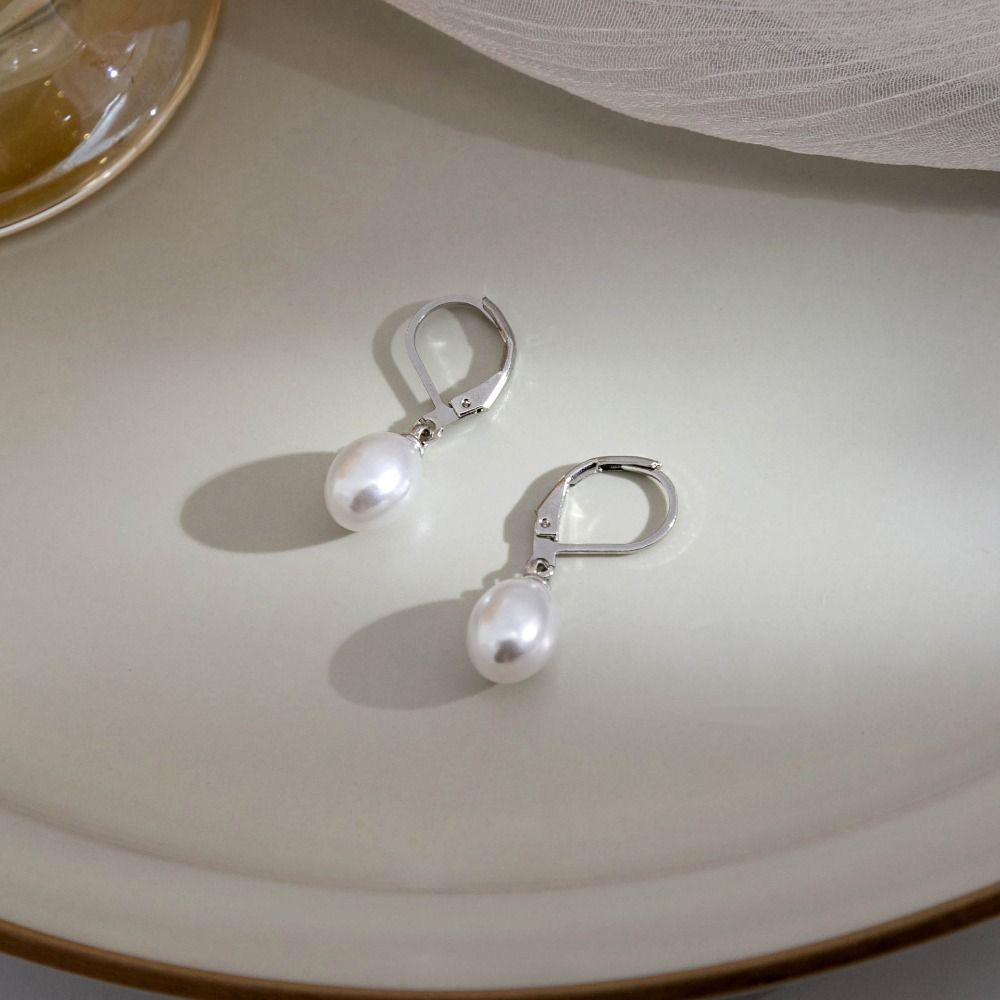Trendy Elegant Baroque Pearl Ear Buckles Bright Stud Earrings 2 color Hoop Earrings Girl
Trendy Elegant Baroque Pearl Ear Buckles Bright Stud Earrings 2 color Hoop Earrings Girl