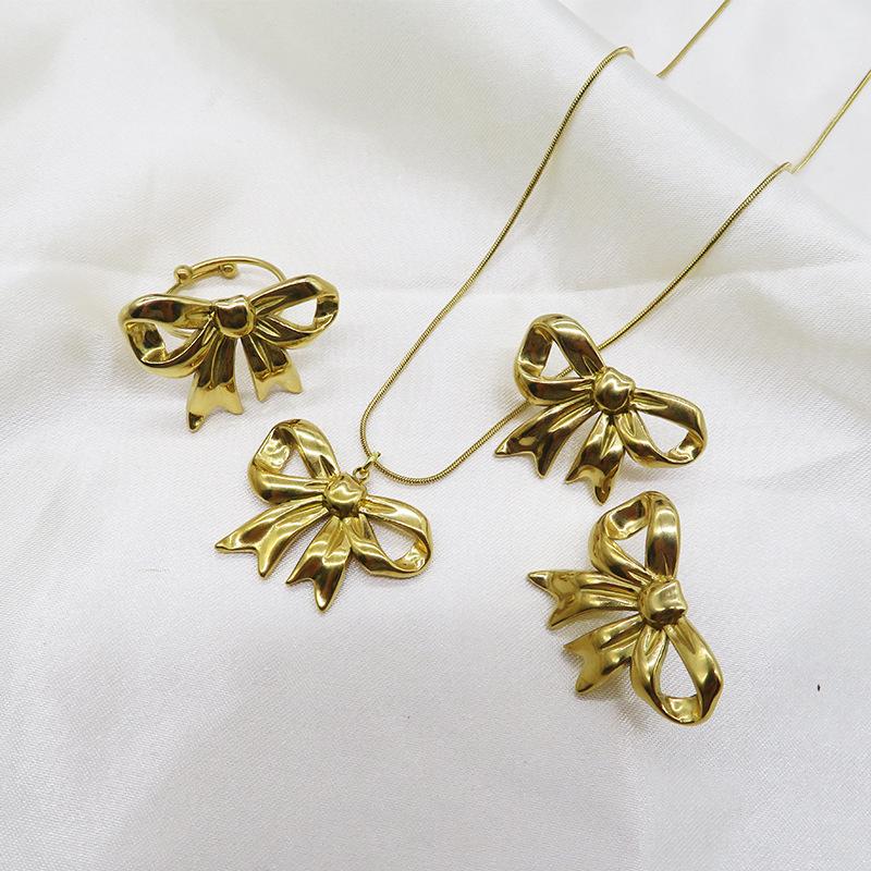 18k Gold Stainless Steel Bow Pendant Necklace with Earrings & Adjustable Ring Set 18K
18k Gold Stainless Steel Bow Pendant Necklace with Earrings & Adjustable Ring Set 18K
