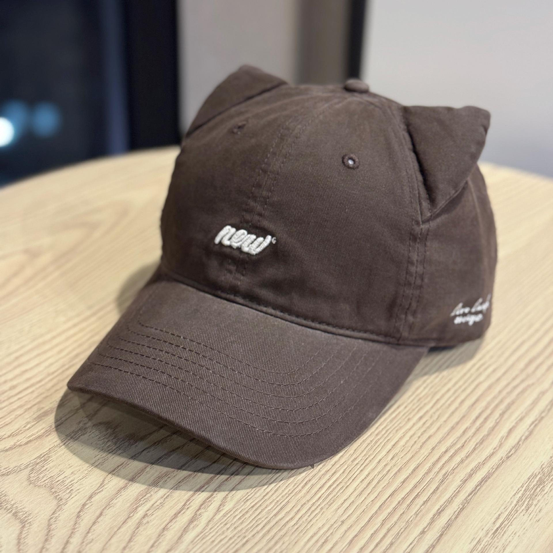 Новая корейская кепка с вышивкой букв и кошачьими ушками для женщин, для уличной фотосъемки, подчеркивающая лицо, маленькая бейсболка, модная, повседневная и универсальная Adjustable
Новая корейская кепка с вышивкой букв и кошачьими ушками для женщин, для уличной фотосъемки, подчеркивающая лицо, маленькая бейсболка, модная, повседневная и универсальная Adjustable