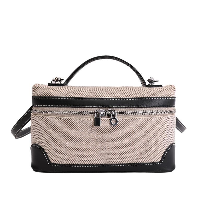 Large-capacity Versatile Casual Small Horse-shaped Handbag with A Slanted Shoulder Strap, Small Square Bag without pendant чорний
Large-capacity Versatile Casual Small Horse-shaped Handbag with A Slanted Shoulder Strap, Small Square Bag without pendant чорний