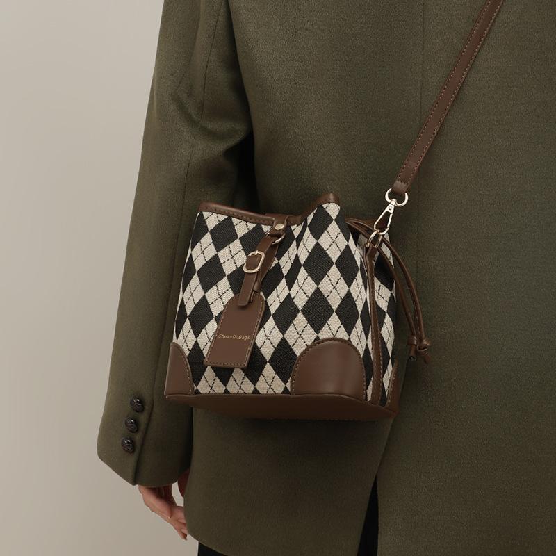 Bucket bag, new women s bag, messenger bag, canvas bag, temperament, advanced sense, shoulder underarm small bag, luggage.
Bucket bag, new women s bag, messenger bag, canvas bag, temperament, advanced sense, shoulder underarm small bag, luggage.