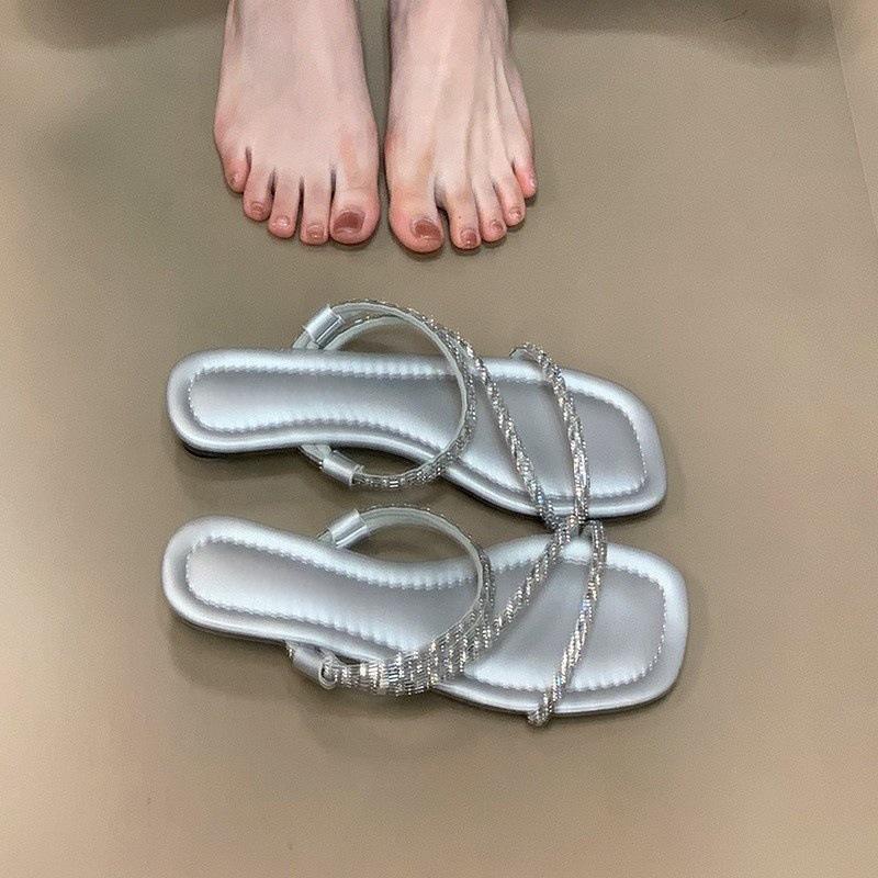 One-word drag 2025 new rhinestone one-word strap low heel fashion women s cool slippers summer two wear 35
One-word drag 2025 new rhinestone one-word strap low heel fashion women s cool slippers summer two wear 35