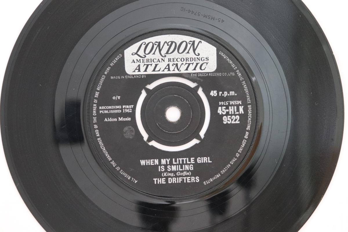 7inch Record DRIFTERS - When My Little Girl Is Smiling 45HLK9522 London Records 1962 UK Soul/Funk Used
7inch Record DRIFTERS - When My Little Girl Is Smiling 45HLK9522 London Records 1962 UK Soul/Funk Used