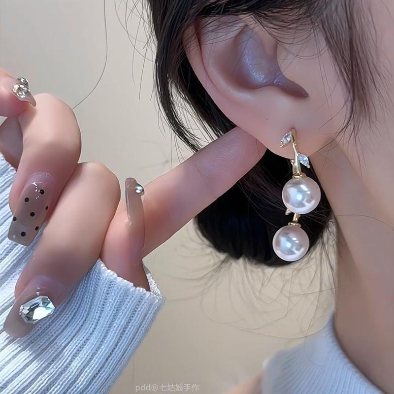 Diamond leaf pearl double-sided pendant earrings retro light luxury high-end earrings women s fashion temperament earrings
Diamond leaf pearl double-sided pendant earrings retro light luxury high-end earrings women s fashion temperament earrings