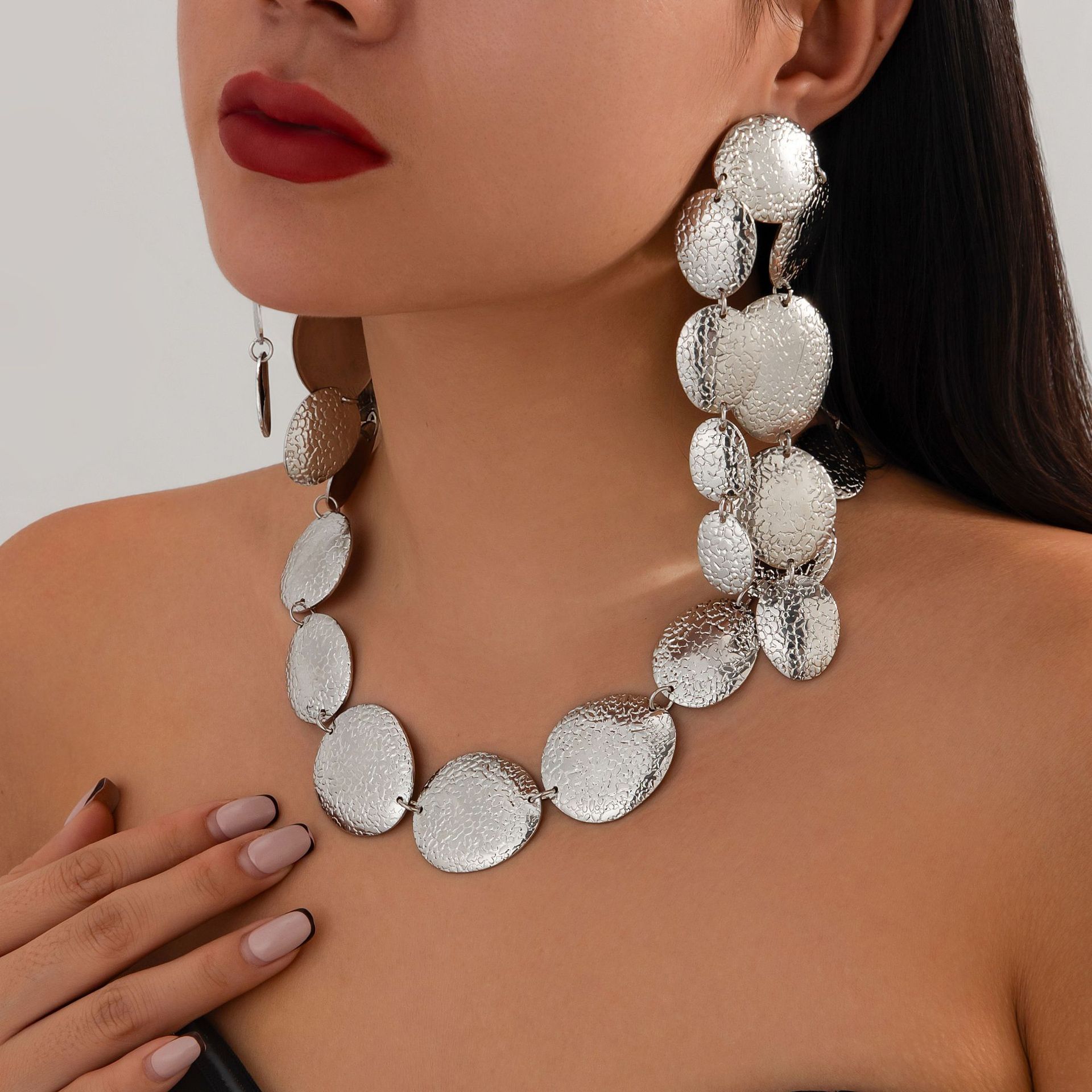 Перебільшені набори ювелірних виробів у готичному стилі в стилі гранж для жінок Вінтажні круглі паєтки з довгими китицями Сережки-краплі Овальні кольє Набір намиста Креативна текстура Панк-подарунок
Перебільшені набори ювелірних виробів у готичному стилі в стилі гранж для жінок Вінтажні круглі паєтки з довгими китицями Сережки-краплі Овальні кольє Набір намиста Креативна текстура Панк-подарунок