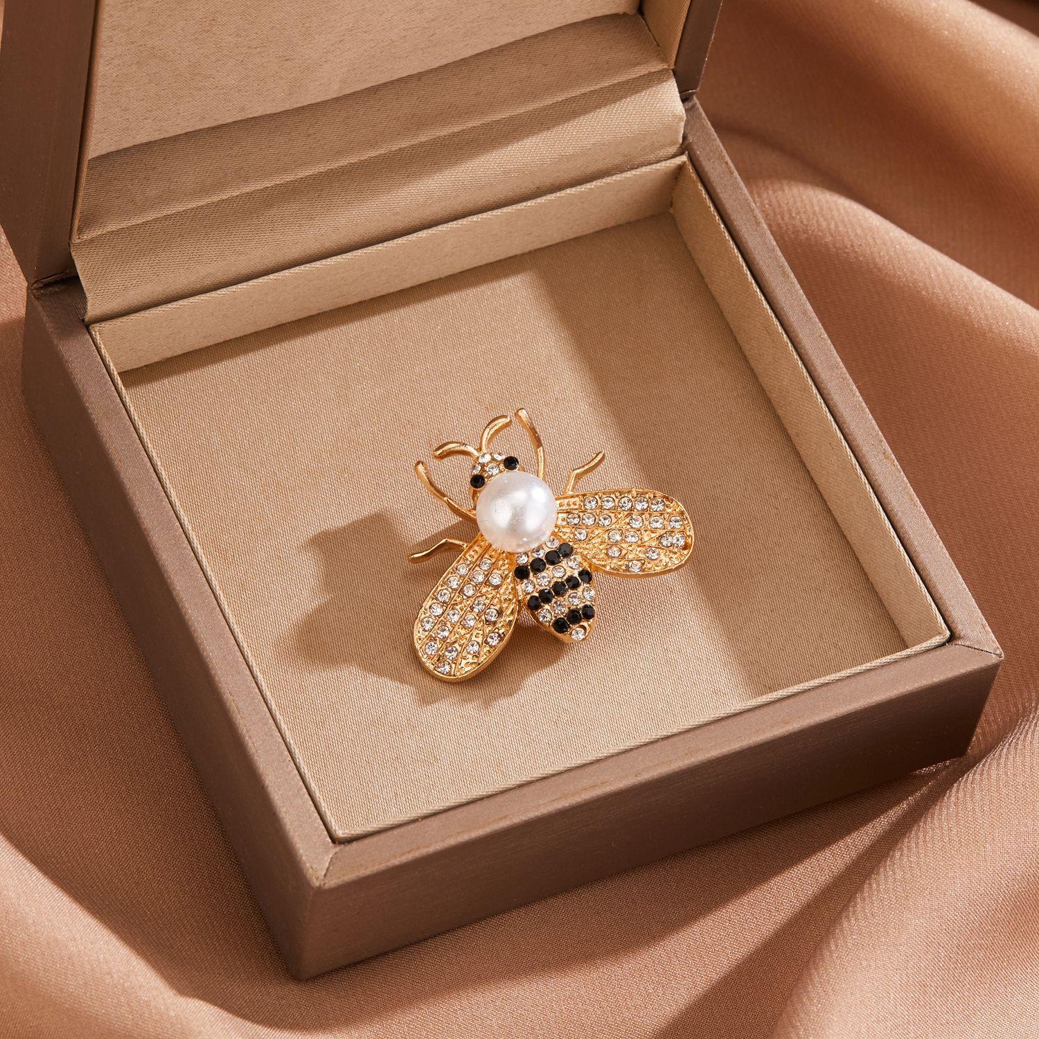 Diamond Flower-shaped Brooch Unisex Alloy Corsage Brooches Fashionable and Versatile Clothing Backpack Scarf Accessories Brooch
Diamond Flower-shaped Brooch Unisex Alloy Corsage Brooches Fashionable and Versatile Clothing Backpack Scarf Accessories Brooch