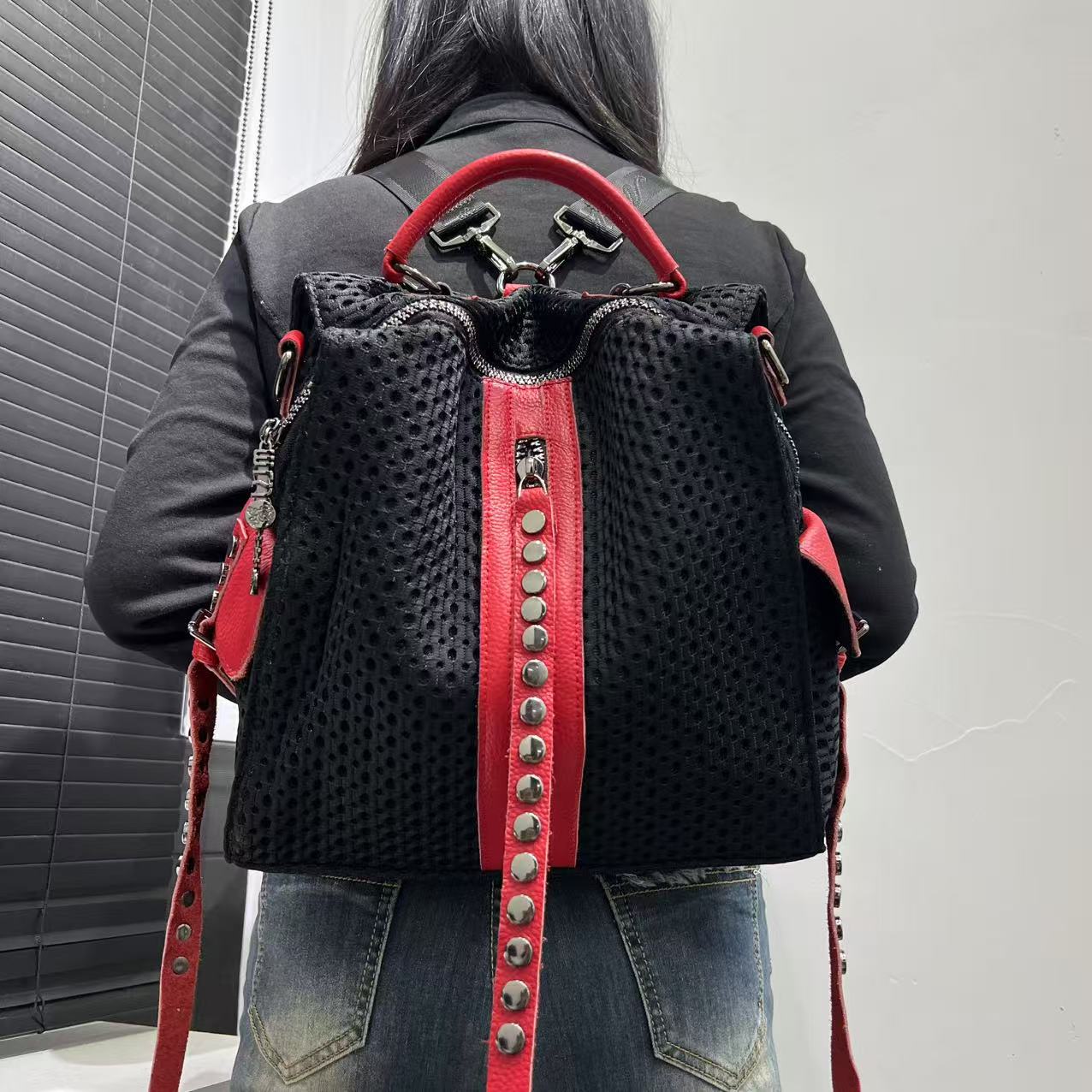 Ladies Fashion Spicy Girl Backpack Large Capacity Retro Rivet Splicing Single Shoulder Handbag красный
Ladies Fashion Spicy Girl Backpack Large Capacity Retro Rivet Splicing Single Shoulder Handbag красный