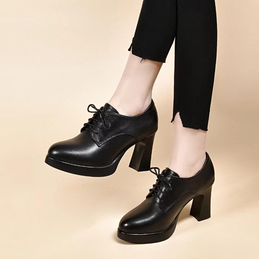 Pointed deep mouth single shoes women s 2025 autumn new European and American style cowhide waterproof table thick heel lace-up high heels ankle boots 40 коричневий
Pointed deep mouth single shoes women s 2025 autumn new European and American style cowhide waterproof table thick heel lace-up high heels ankle boots 40 коричневий