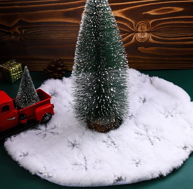 Xmas Trees Skirts Base Cover New Year Ornaments 38cm Mini Christmas Tree Skirt White Plush Snowflakes Home Decoration Carpet
Xmas Trees Skirts Base Cover New Year Ornaments 38cm Mini Christmas Tree Skirt White Plush Snowflakes Home Decoration Carpet