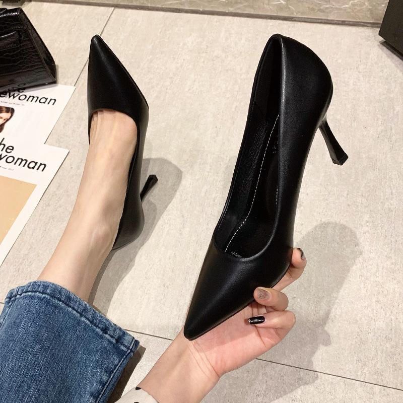 Soft leather shoes women s black professional non-grinding feet thin heels pointed single shoes CMCM 34
Soft leather shoes women s black professional non-grinding feet thin heels pointed single shoes CMCM 34