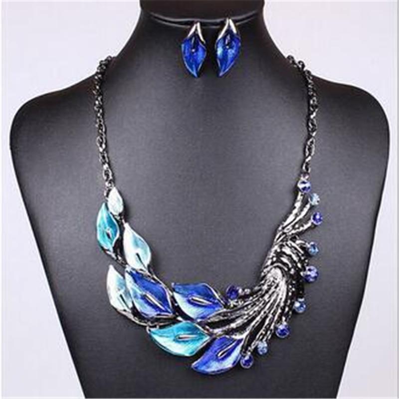 Trendy Jewelry for Women Luxurious Accessories Temperament Alloy Crystal Peacock Tail Jewelry Set Necklace and Earrings 2021 New
Trendy Jewelry for Women Luxurious Accessories Temperament Alloy Crystal Peacock Tail Jewelry Set Necklace and Earrings 2021 New