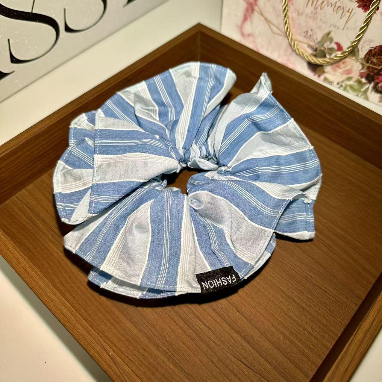 Плиссированные резинки для волос из полосатого кружева - Девичьи аксессуары для пучка, Свежий милый стиль.
Плиссированные резинки для волос из полосатого кружева - Девичьи аксессуары для пучка, Свежий милый стиль.